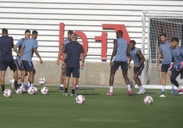 Alineaciones oficiales del Sevilla - Villarreal de LaLiga EA Sports 2024-2025: onces y banquillo de suplentes