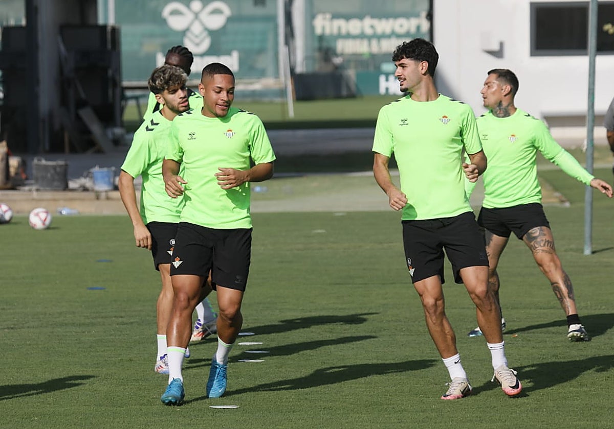 Vitor Roque y Cardoso, durante el entrenamiento de este lunes