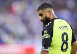 Nabil Fekir se marcha de Sevilla para negociar su salida del Betis