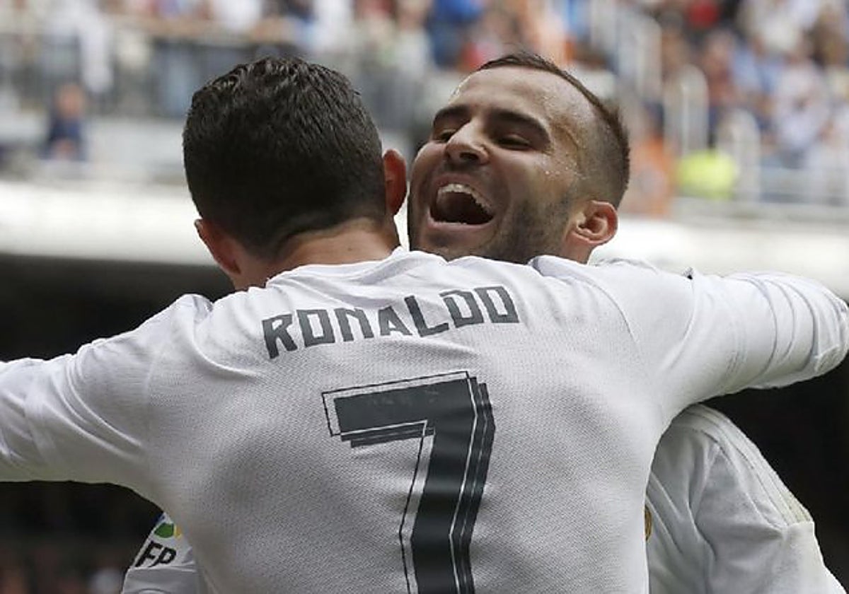 Jesé y Cristiano Ronaldo abrazándose en un partido con el Real Madrid