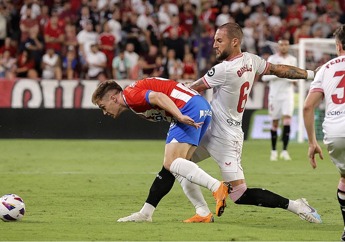 Un lance del juego del Sevilla - Girona de la pasada temporada