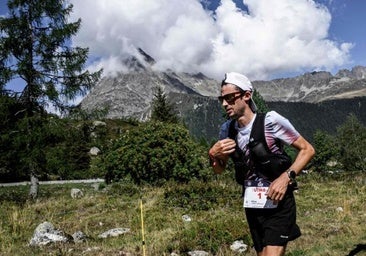 La imponente gesta del atleta que veía espejismos: sube 82 montañas de 4.000 metros en 19 días