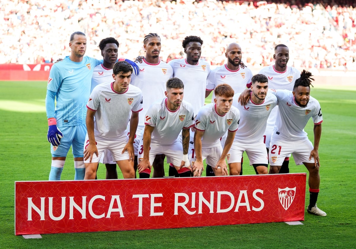 Once titular del Sevilla FC en el último partido liguero frente al Girona