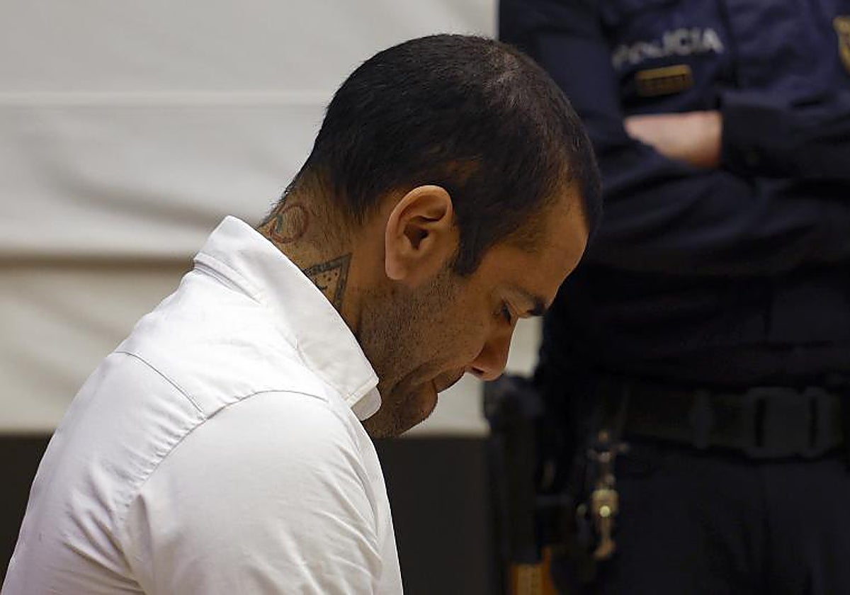Dani Alves, condenado a cuatro años y medio de cárcel por agresión sexual
