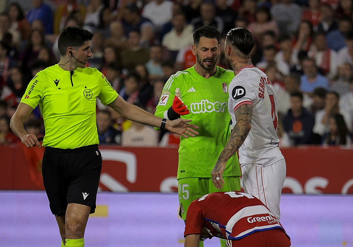 Busquets Ferrer, durante el partido del Sevilla-Granada la temporada 2023-24