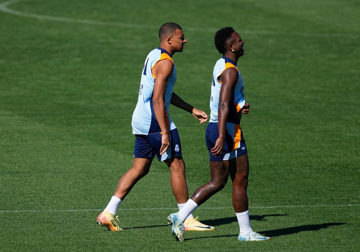 Mbappe y Vinicius, en el entrenamiento de ayer en Valdebebas