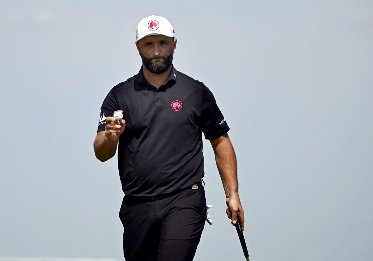 Jon Rahm celebra un golpe en el LIV Golf de Chicago.