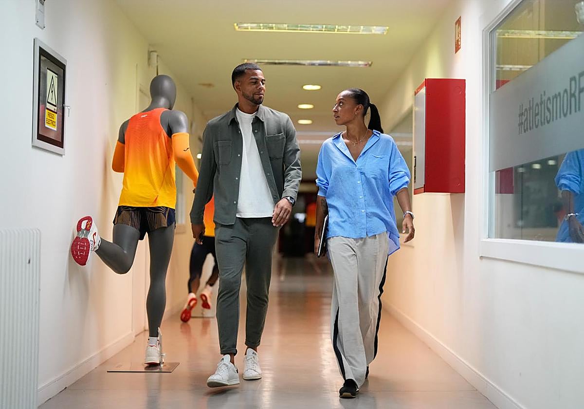 Ana Peleteiro y su marido, Benjamín Compaoré, llegan a la RFEF este miércoles