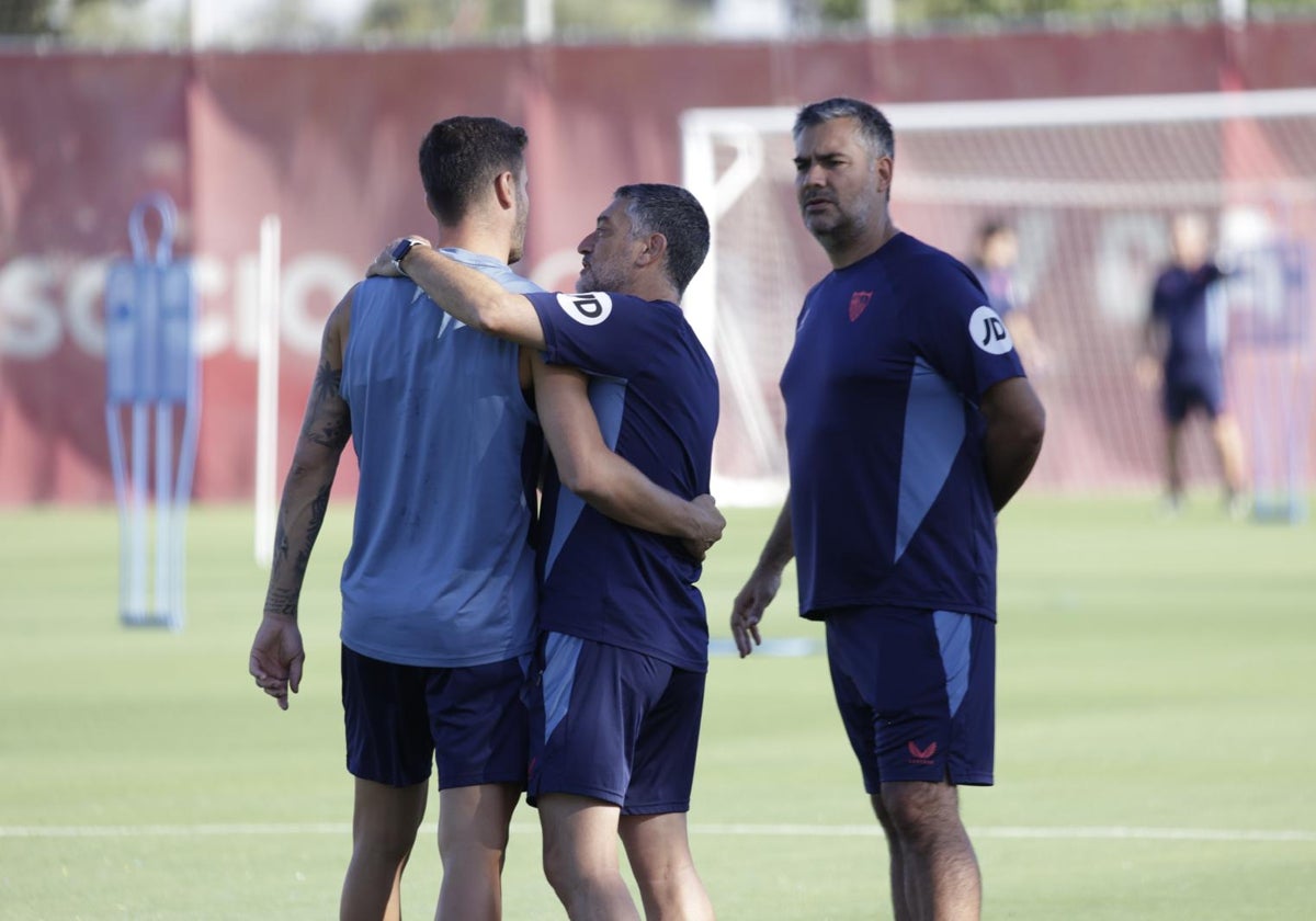 García Pimienta dialoga con Saúl en la ciudad deportiva