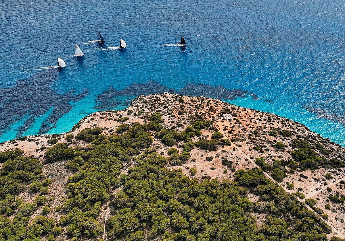 Una espectacular vuelta a la isla de Formentera abre la Ibiza JoySail