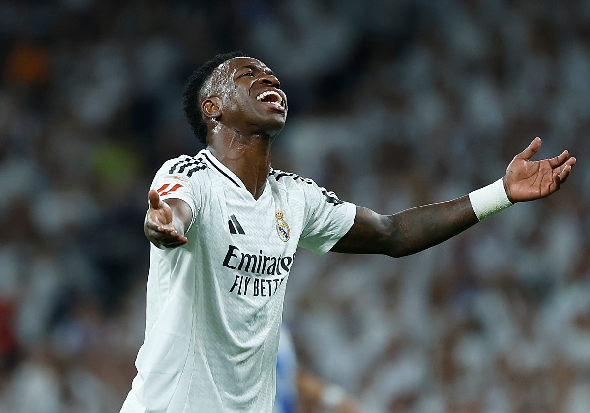 Vinicius, maldiciendo una decisión arbitral ante el Alavés