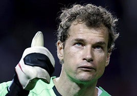Jens Lehmann a la finalización de la cuarta jornada de la Liga de Campeones contra el Sevilla en el Sánchez-Pizjuán