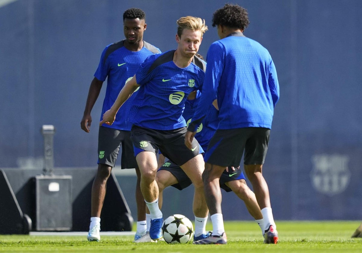 Frenkie de Jong, durante el entrenamiento de este lunes