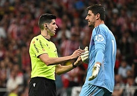 Courtois acabó el derbi lesionado: se perderá al menos dos partidos