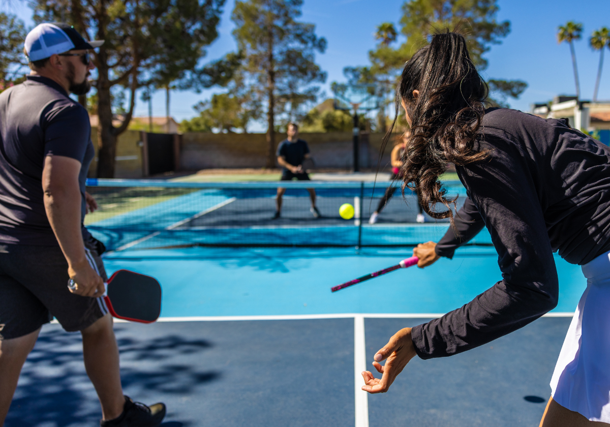 Personas jugando a Pickleball en Sevilla