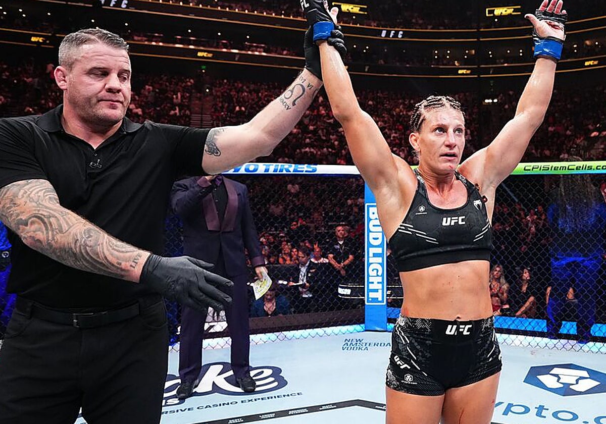 Kayla Harrison celebra su victoria contra Ketlein Vieira