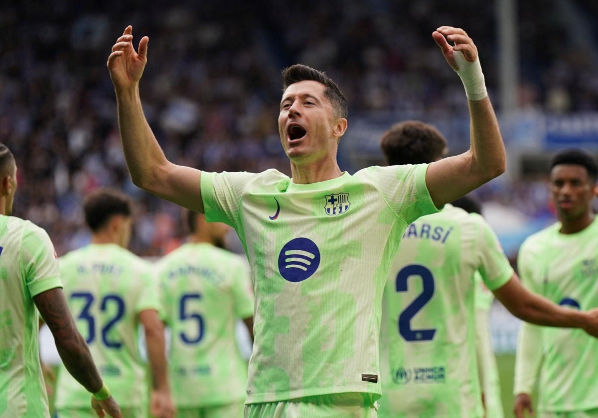 Lewandowski celebra uno de sus tres goles