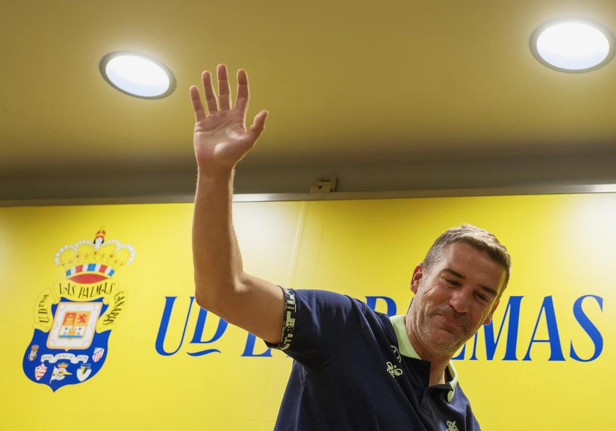 Luis Carrión, en su despedida tras ser cesado como entrenador de Las Palmas