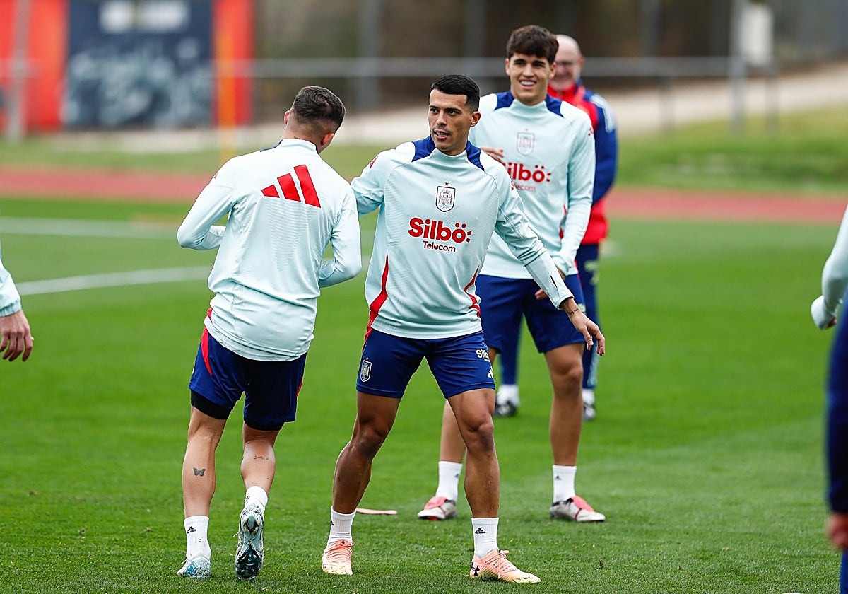 Pedro Porro, en un entrenamiento con la selección española