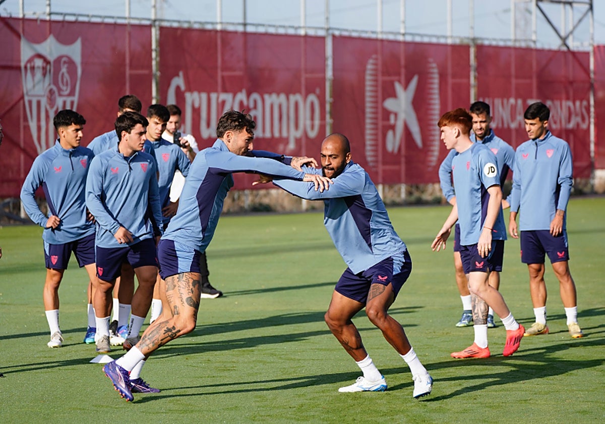 Doce ausencias en la sesión de entrenamiento del Sevilla FC