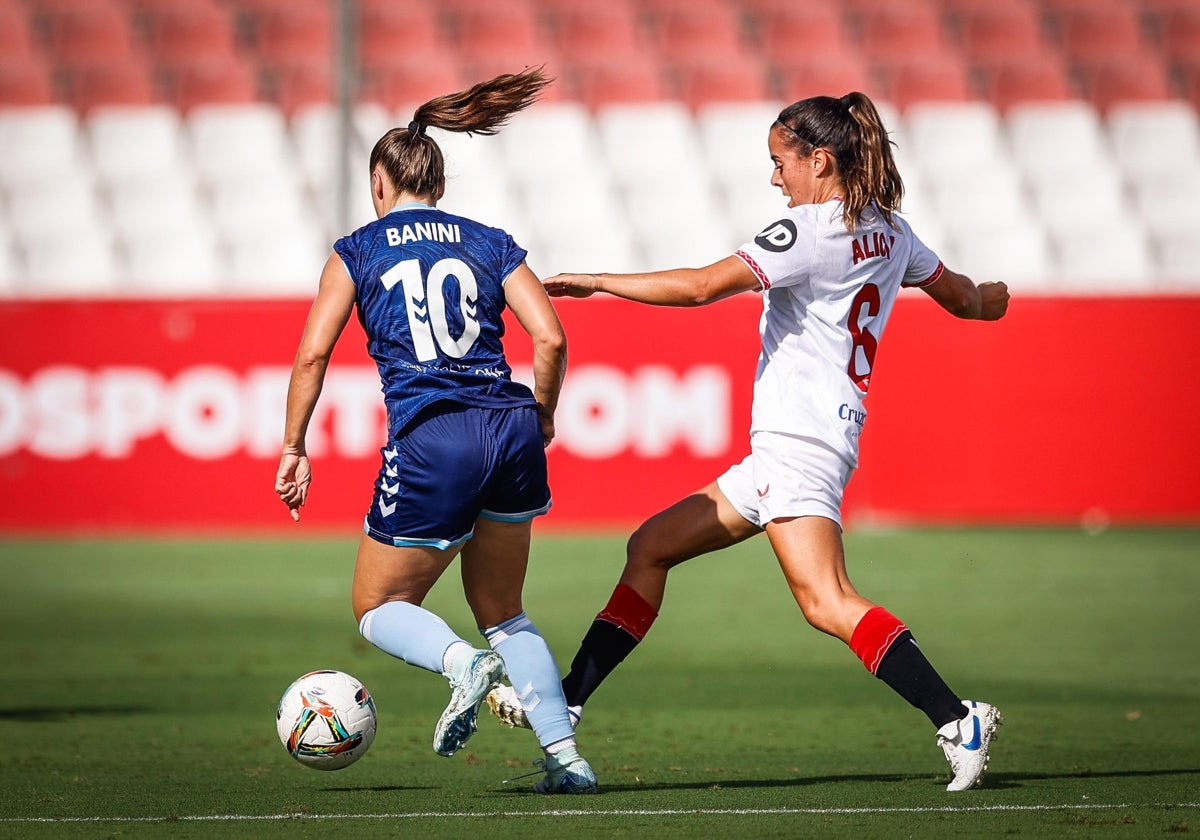 Lance del partido entre el Sevilla Femenino y el Levante Badalona