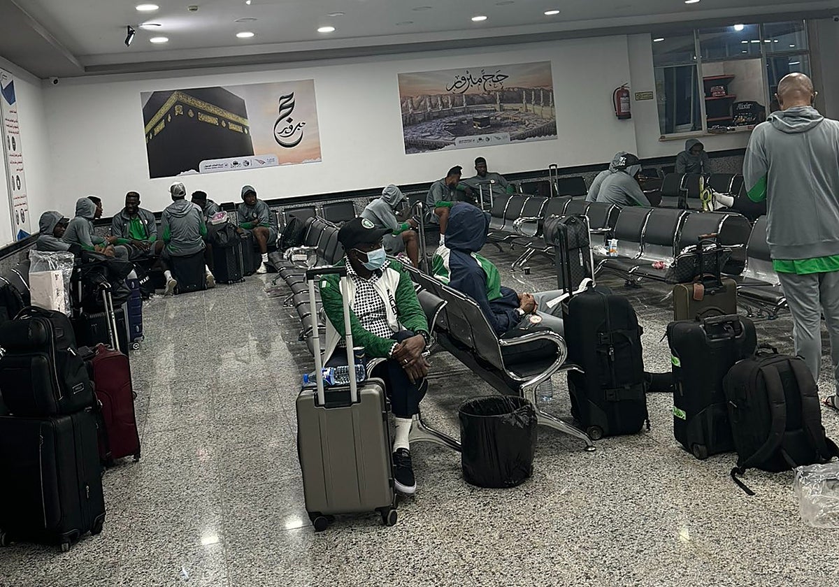 La expedición nigeriana, en el aeropuerto de libio de Al-Abraq