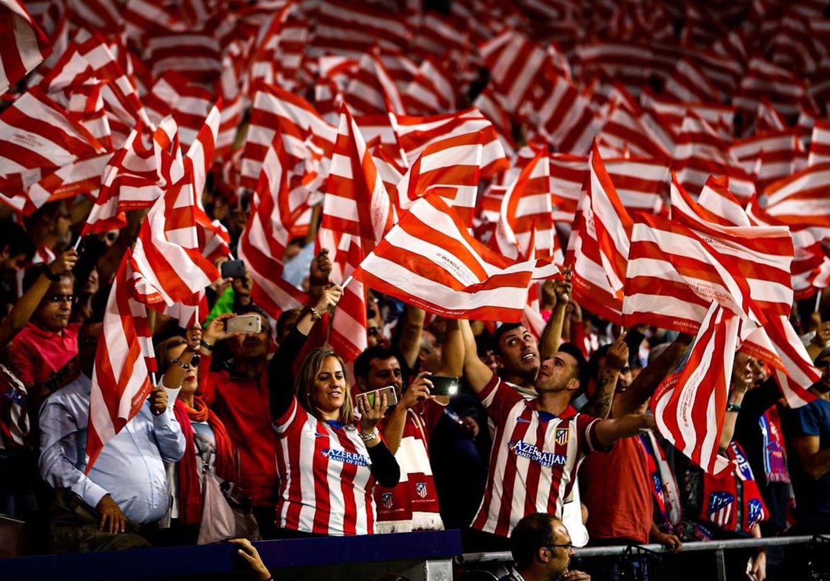 Aficionados del Atlético de Madrid en un partido en el Metropolitano