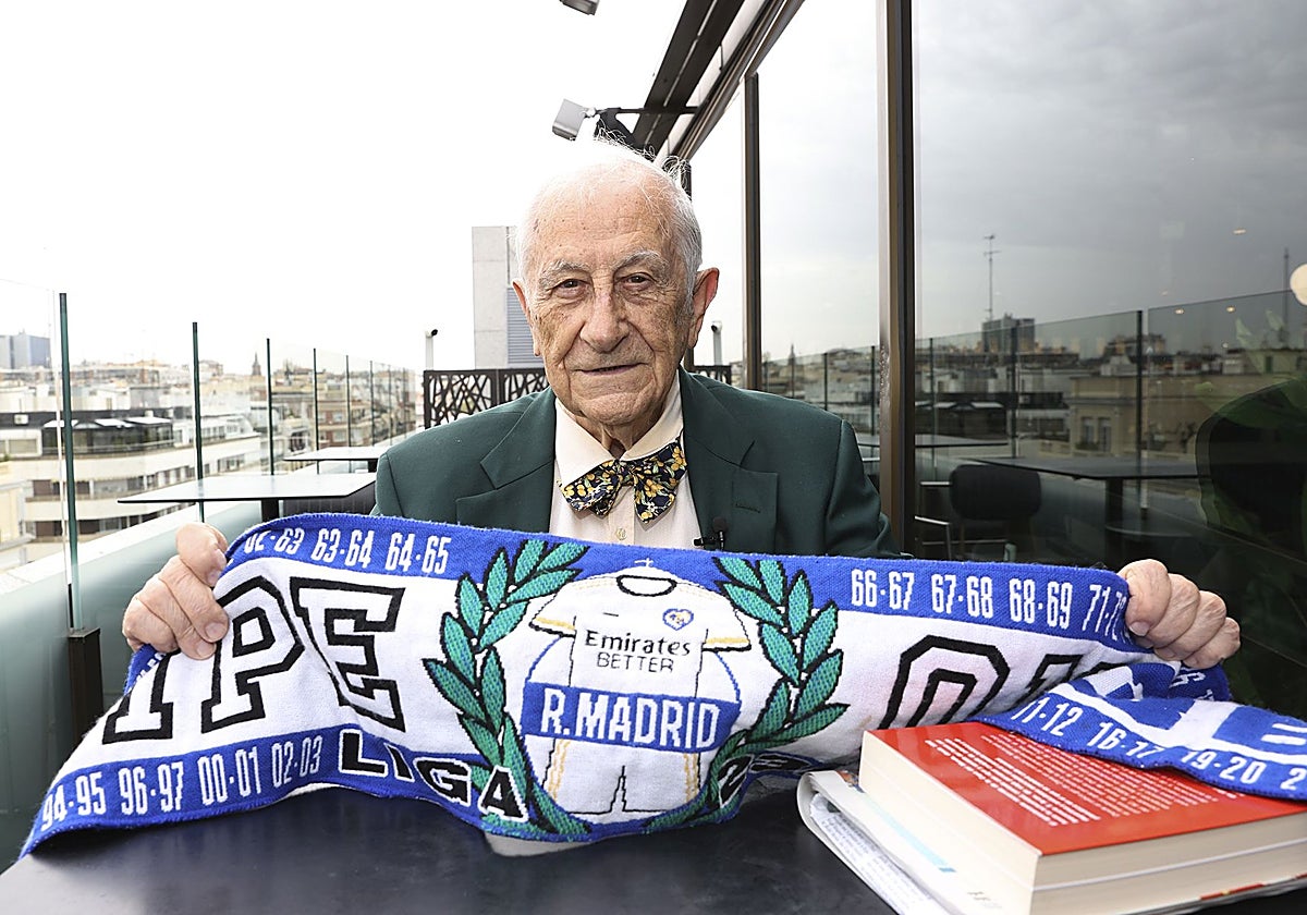 Inocencio Arias posa para ABC tras la entrevista