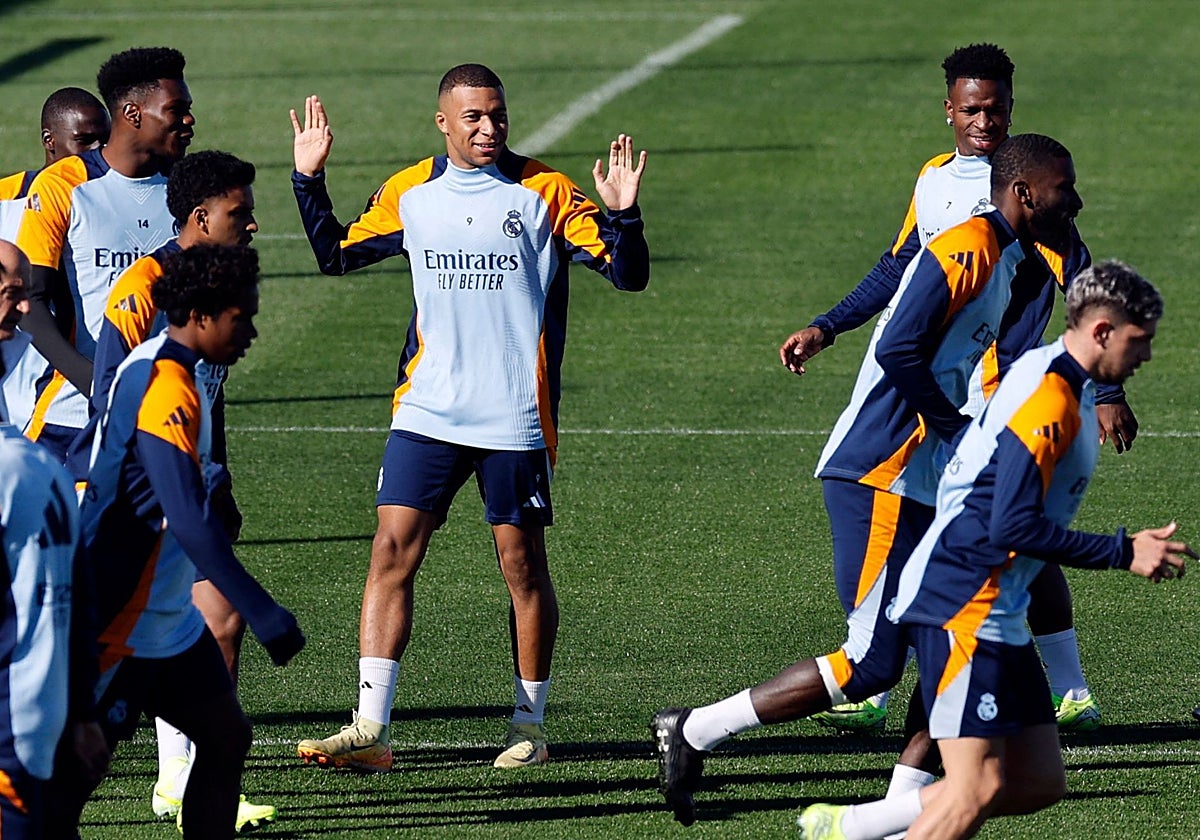 Mbappé, durante el entrenamiento de ayer en Valdebebas