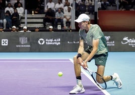 Jannik Sinner se exhibe ante Alcaraz para coronarse como rey en Arabia