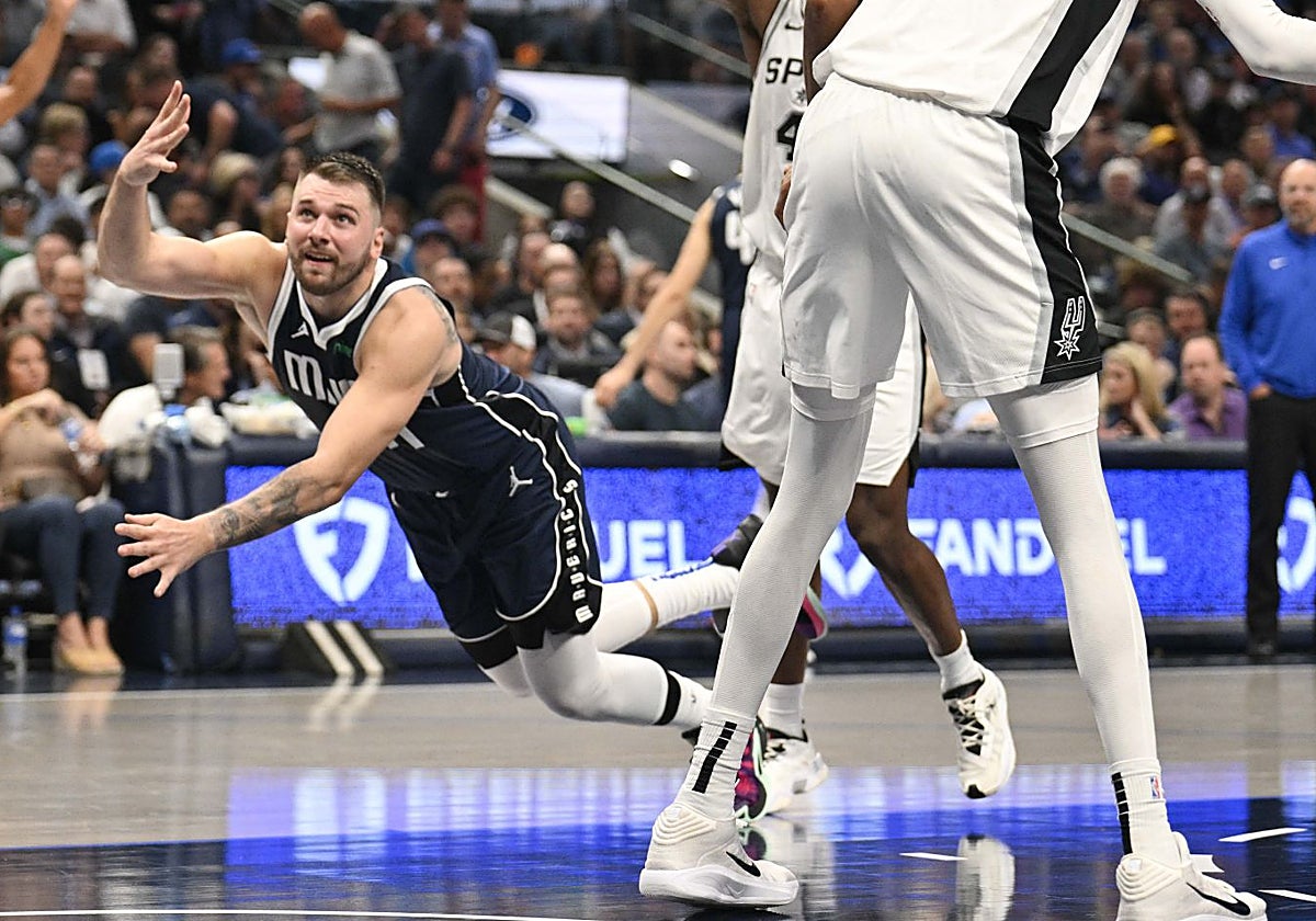 Doncic arranca su &#039;show&#039; burlando al gigante Wembanyama: «Es su equipo, todo pasa por él»