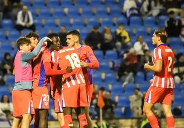 Los jugadores del Atlético B, agredidos con un objeto y un insulto racista por la afición del Hércules