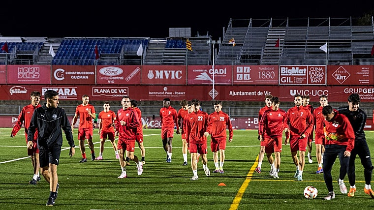 Los jugadores del Vic, tras un entrenamiento