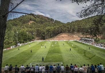 Un estadio pintoresco y único equipo de España que ha ganado todos sus partidos