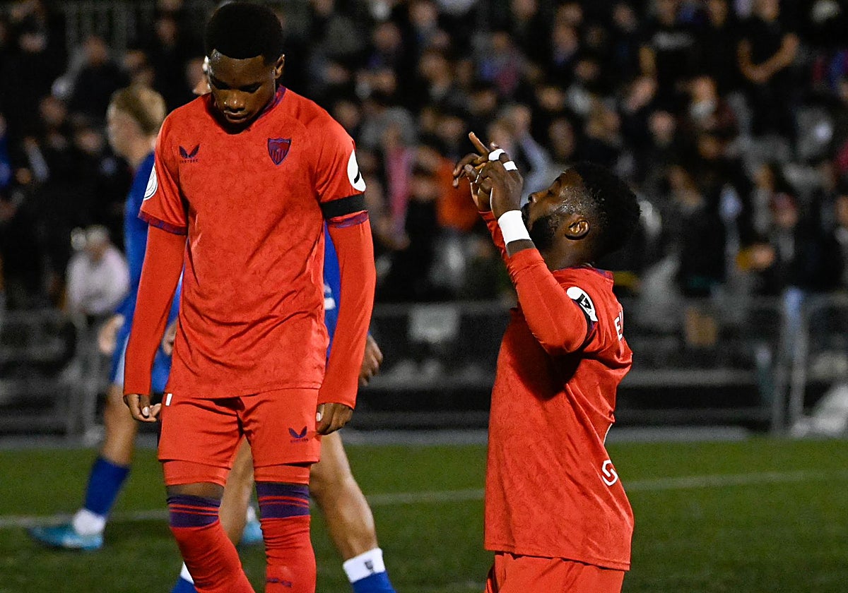 Iheanacho celebra su primer gol ante Las Rozas