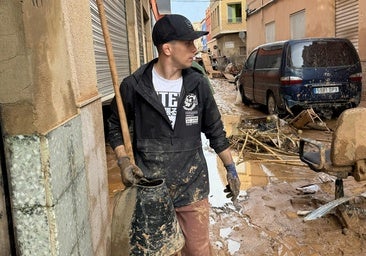 Dani Bárez, luchador de la UFC, en la zona cero de la DANA: «Gracias a la unión de la gente hemos podido ayudar, pero es desolador»