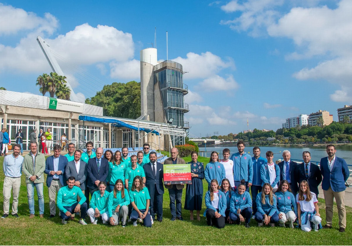 Foto de familia de la 58ª Regata Sevilla - Betis