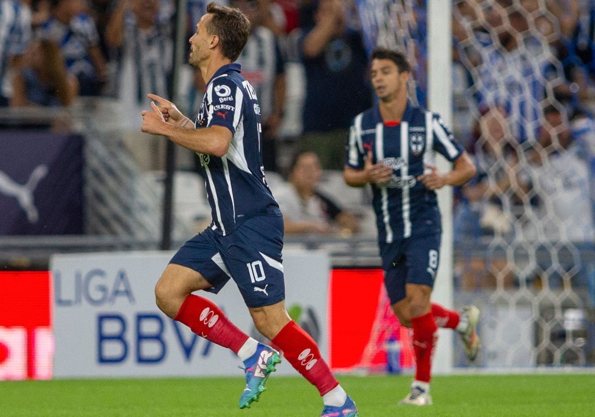 Canales y Óliver Torres, durante el último partido disputado con el Rayados