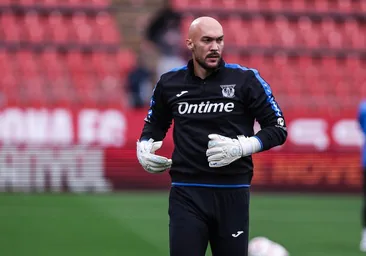 Dmitrovic: «Tendría que haber rendido mejor, puede ser, pero el Sevilla podría haber tenido más paciencia y confianza»