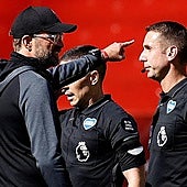 Los escandalosos vídeos que condenan a un árbitro de la Premier: «Klopp, alemán de mierda y cabrón»