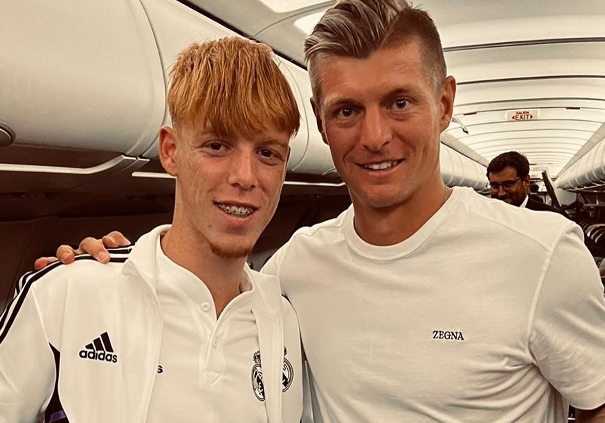 Marc Cucalón, con Toni Kroos