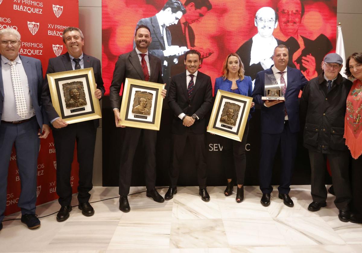 Foto de familia de los galardonados en la XV edición del Premio José Antonio Blázquez y el XII Premio Ruesga Bono