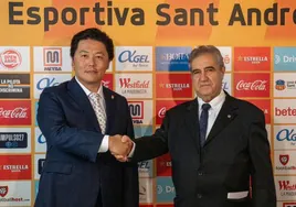 Taito Suzuki, junto a Manuel Camino