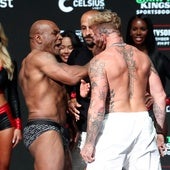 Mike Tyson pierde los nervios y propina un bofetón a Jake Paul en el pesaje antes combate del año