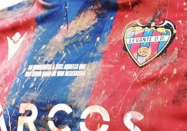 Barro, silencio y lágrimas: impresionante homenaje del Levante a víctimas y voluntarios de la DANA