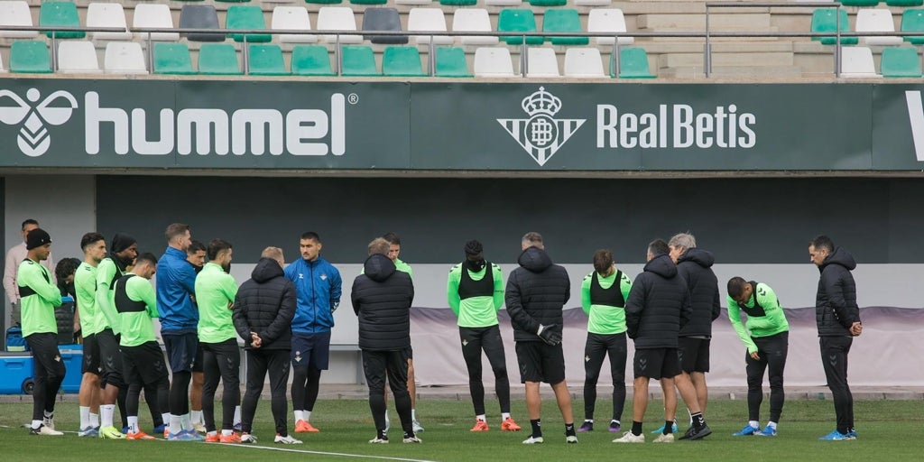 seis jugadores del filial, a las órdenes de Pellegrini