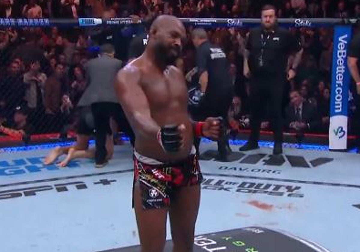 Jon Jones ejecuta la 'danza de Trump'