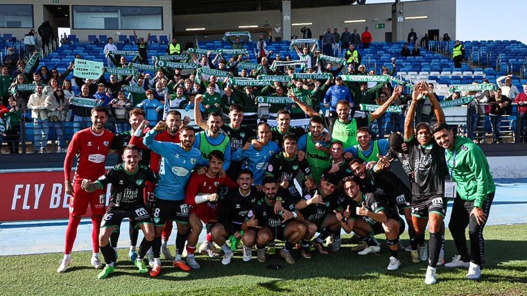 El Antequera celebra su triunfo en la última jornada en el campo del Real Madrid Castilla