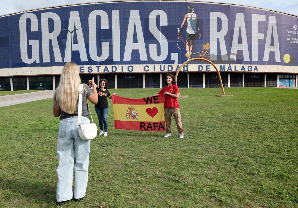 El exterior del Martín Carpena, antes de la despedida de Rafa Nadal