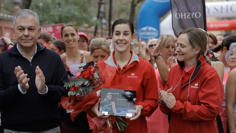 Carrera de la Mujer de Sevilla: Carolina Marín abandera la solidaridad de la 'Marea Rosa'